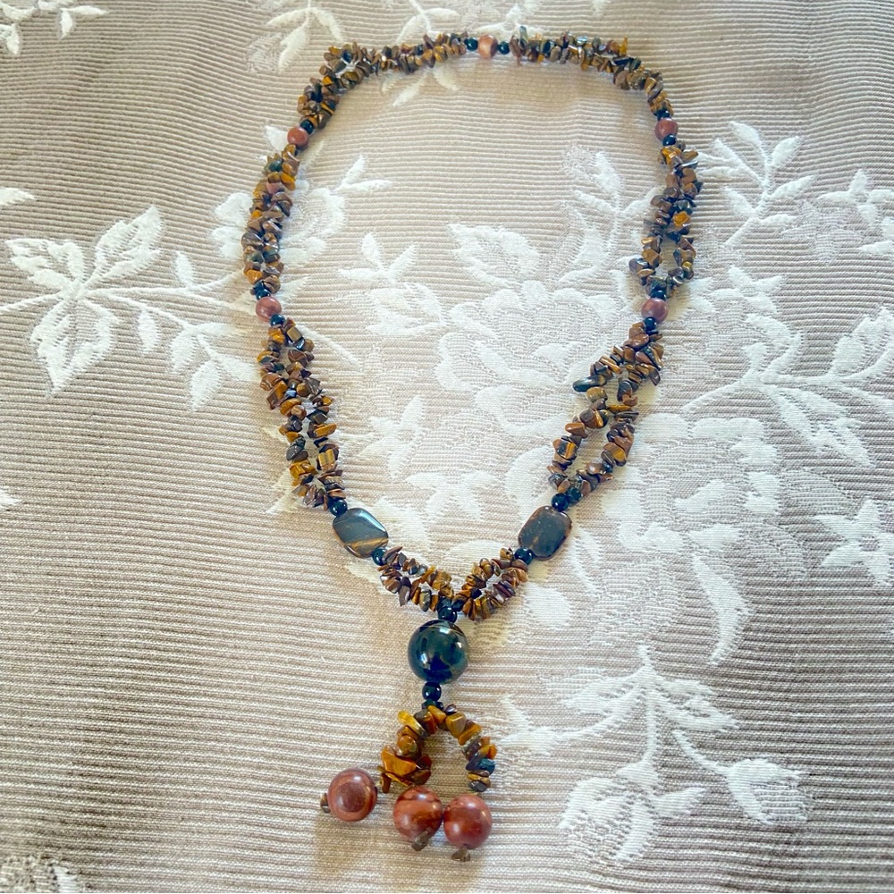 Elegant Multicolor Beaded Necklace - Picture 7 of 16